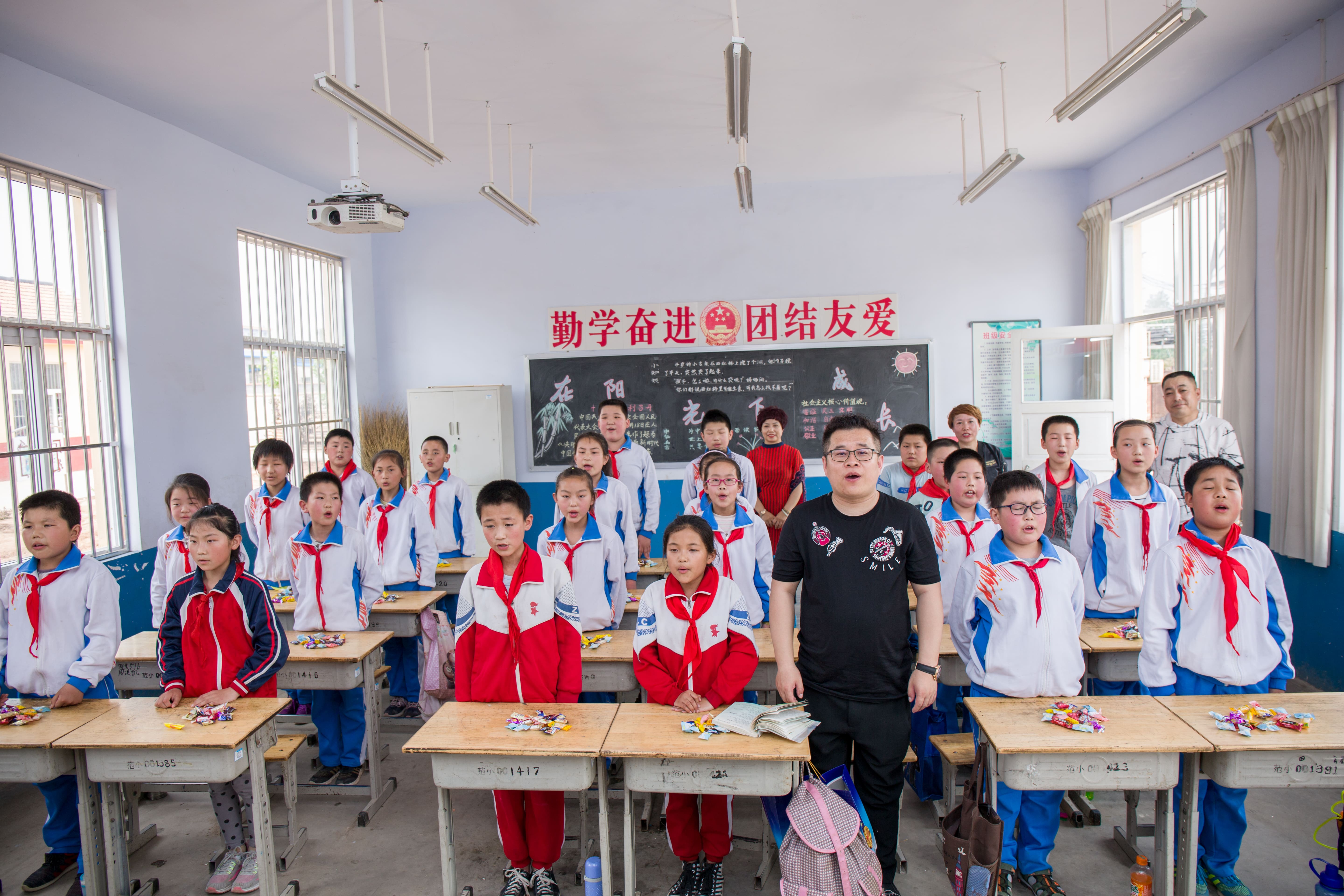 第142所 诸城市贾悦镇范家官庄押球官方网站鹿永波小学