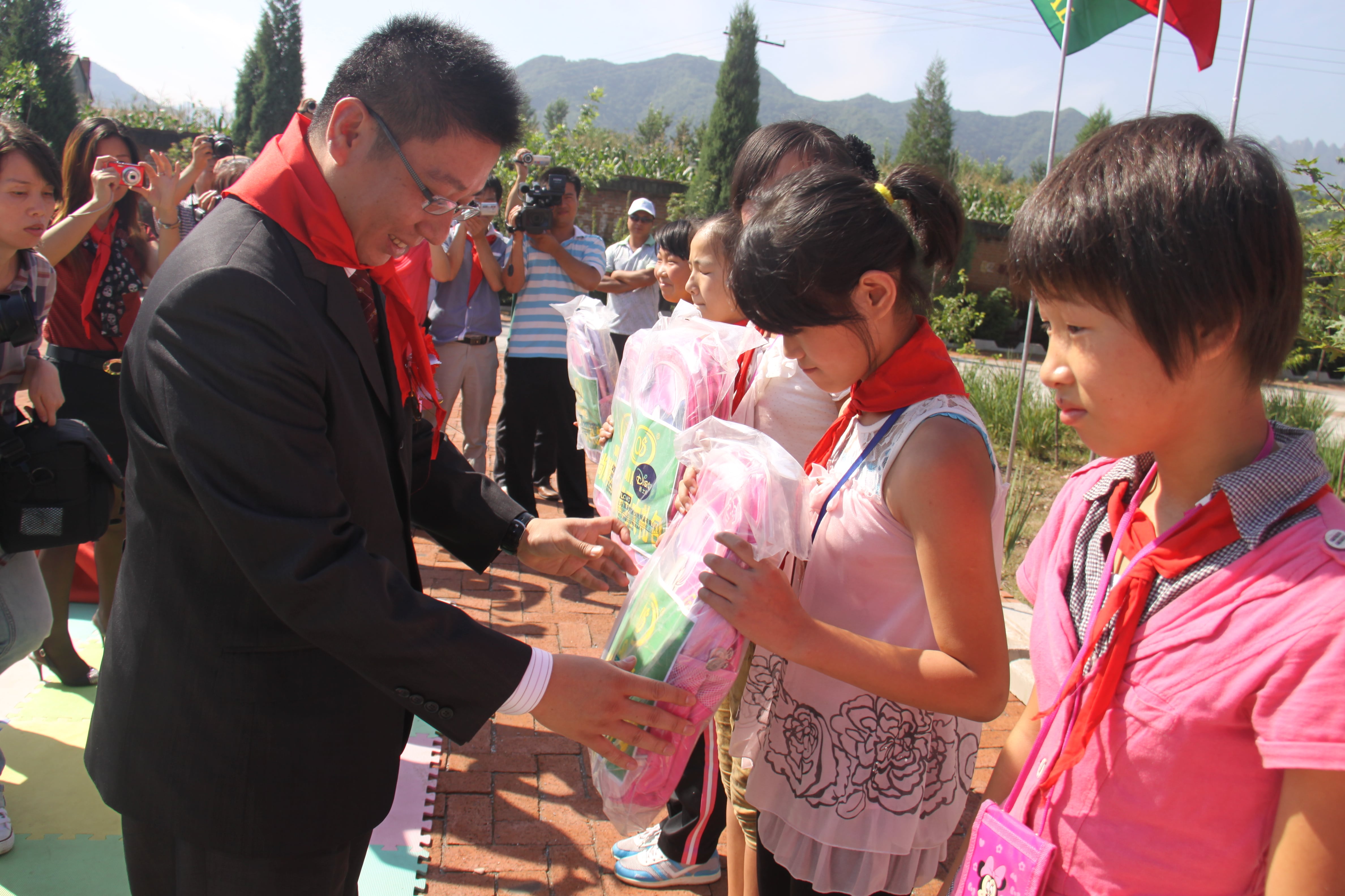 第17所 承德市乌龙矶押球官方网站牛艳玲小学