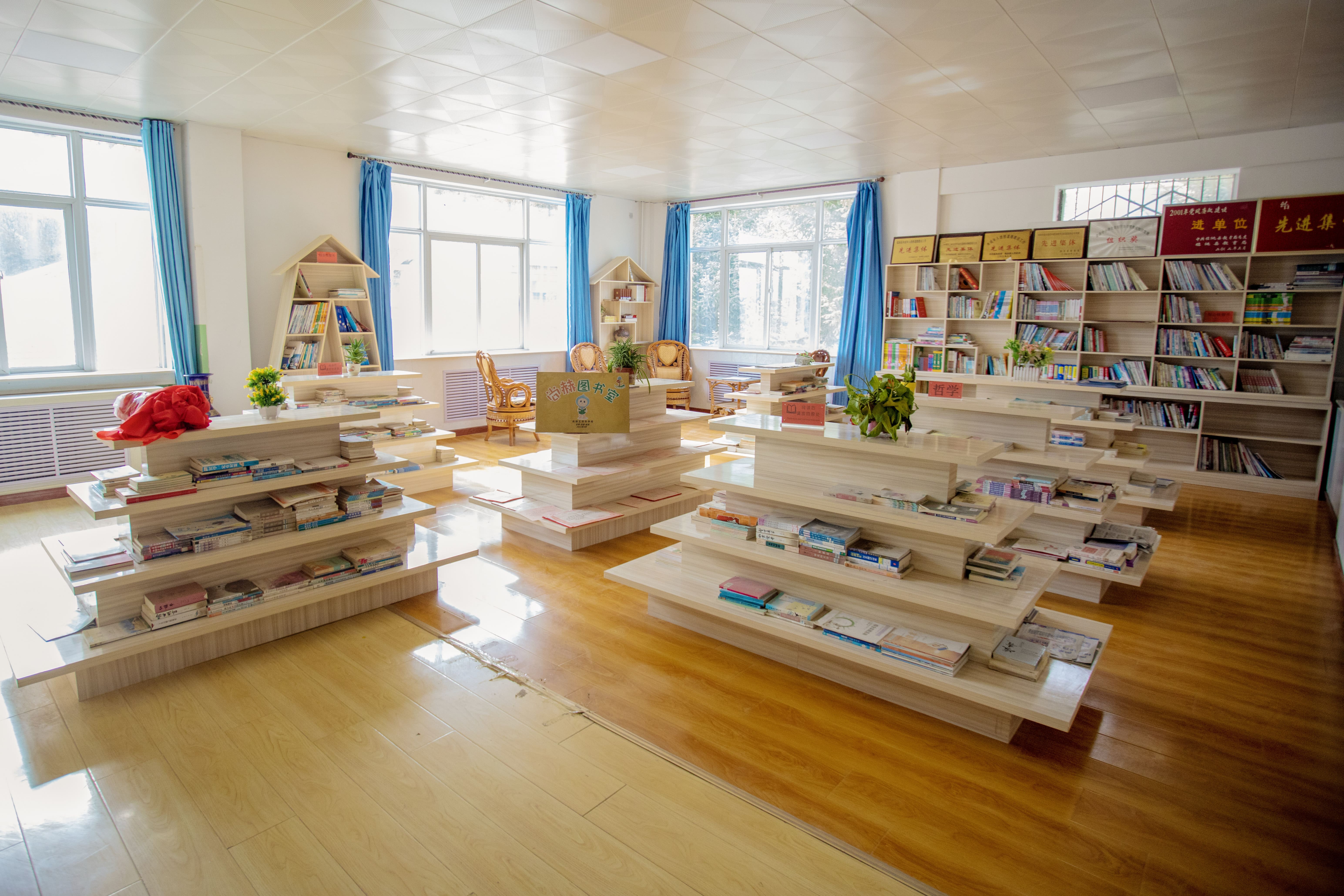 天津高校大学生记者走进押球官方网站公益小学开展“书香悦读，筑梦成长”活动